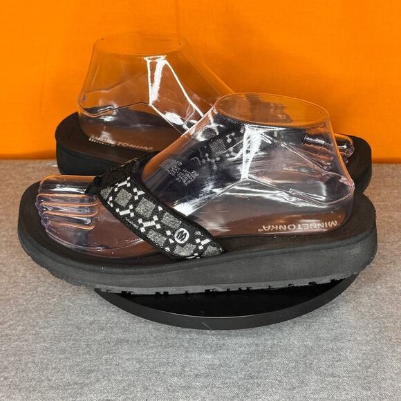Minnetonka Black Grey White Geometric Flip Flop Sandals Size 7M – Pre-Owned - Picture 3 of 7